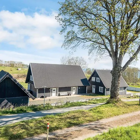 16 Person In * Aabenraa
