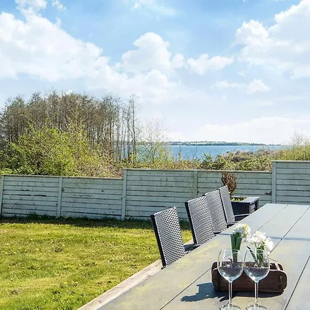 16 Person In Aabenraa-by Traum