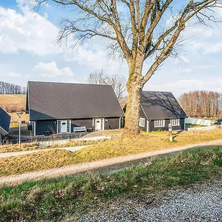 16 Person In Aabenraa-by Traum